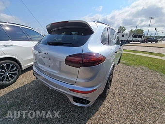 2016 Porsche Cayenne GTS – miniatura 3