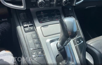 2016 Porsche Cayenne GTS - miniatura 12