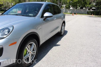 2016 Porsche Cayenne S E-Hybrid – miniatura 10