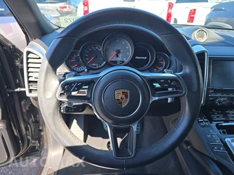 2016 Porsche Cayenne S – miniatura 10
