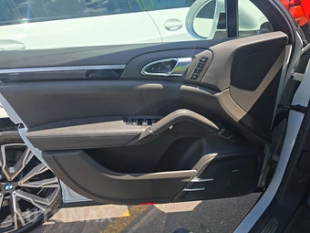 2016 Porsche Cayenne S – miniatura 15