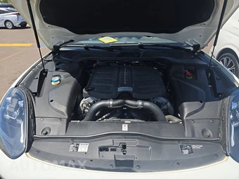 2016 Porsche Cayenne S – miniatura 22