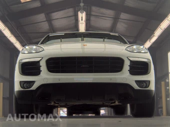2016 Porsche Cayenne S – miniatura 3
