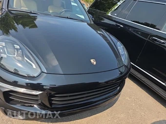 2016 Porsche Cayenne – miniatura 2