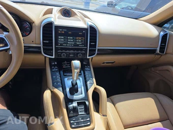 2016 Porsche Cayenne – miniatura 10