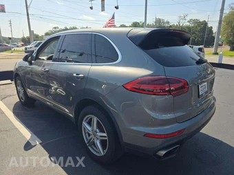 2016 Porsche Cayenne – miniatura 2