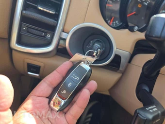 2016 Porsche Cayenne – miniatura 8