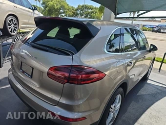 2016 Porsche Cayenne – miniatura 4