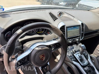 2016 Porsche Cayenne – miniatura 5