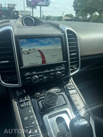 2016 Porsche Cayenne – miniatura 9