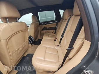 2016 Porsche Cayenne – miniatura 15
