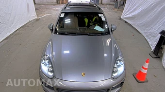 2016 Porsche Cayenne – miniatura 2