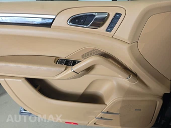 2016 Porsche Cayenne – miniatura 9