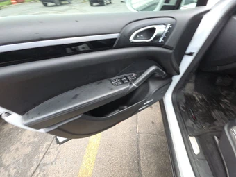 2016 Porsche Cayenne – miniatura 9