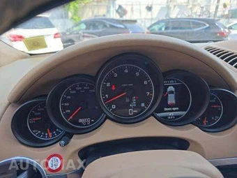 2016 Porsche Cayenne – miniatura 9