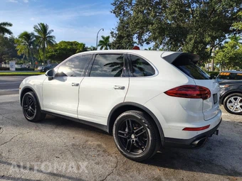 2016 Porsche Cayenne – miniatura 5