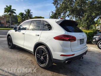 2016 Porsche Cayenne – miniatura 6
