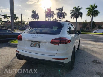 2016 Porsche Cayenne – miniatura 9