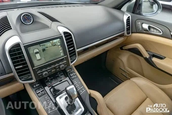 2016 Porsche Cayenne - miniatura 18
