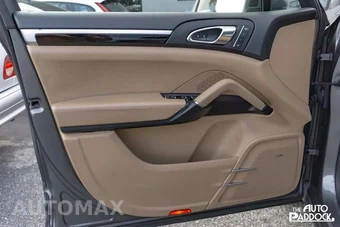 2016 Porsche Cayenne - miniatura 9