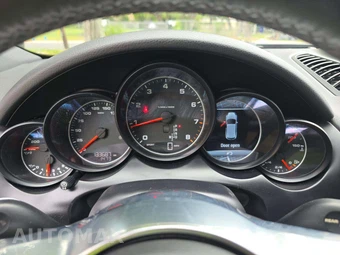 2016 Porsche Cayenne – miniatura 9