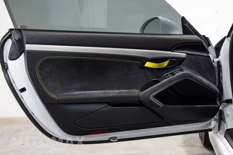 2016 Porsche Cayman GT4 - miniatura 15