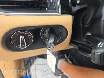 2016 Porsche Macan S – miniatura 8
