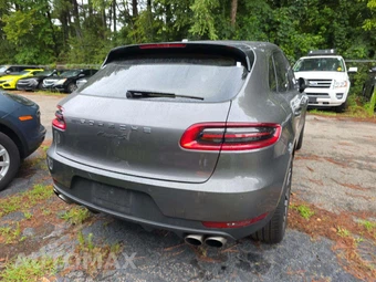2016 Porsche Macan S – miniatura 3