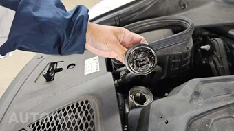 2016 Porsche Macan S – miniatura 17
