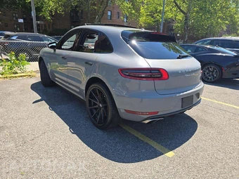 2016 Porsche Macan Turbo – miniatura 2