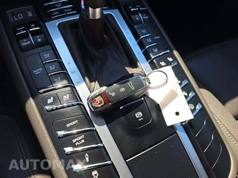 2016 Porsche Macan Turbo – miniatura 8