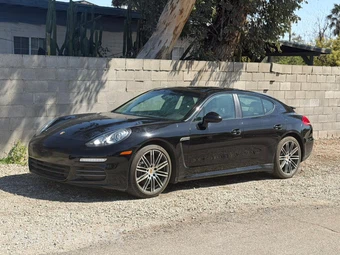 2016 Porsche Panamera 4 Edition - miniatura 2