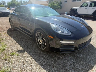 2016 Porsche Panamera 4 Edition - miniatura 5
