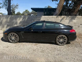 2016 Porsche Panamera 4 Edition - miniatura 6