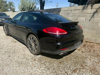 2016 Porsche Panamera 4 Edition - miniatura 7