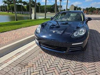 2016 Porsche Panamera 4 Edition - miniatura 2