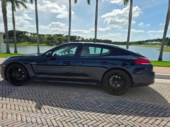 2016 Porsche Panamera 4 Edition - miniatura 3