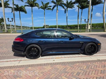 2016 Porsche Panamera 4 Edition - miniatura 6