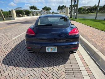 2016 Porsche Panamera 4 Edition - miniatura 7