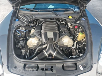 2016 Porsche Panamera 4 Edition – miniatura 16