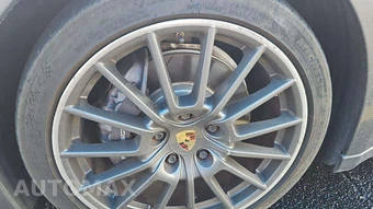 2016 Porsche Panamera 4 Edition – miniatura 24