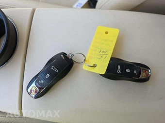 2016 Porsche Panamera 4S – miniatura 8
