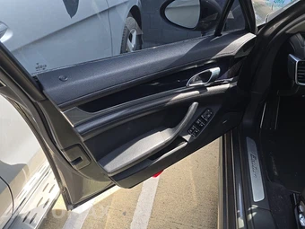 2016 Porsche Panamera Edition – miniatura 9