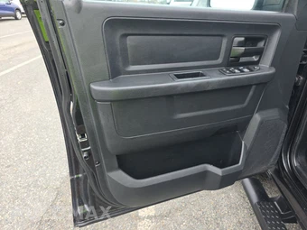 2016 Ram 1500 Express Crew Cab Short Bed – miniatura 9