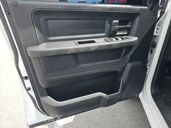2016 Ram 1500 Express Crew Cab Short Bed - miniatura 9