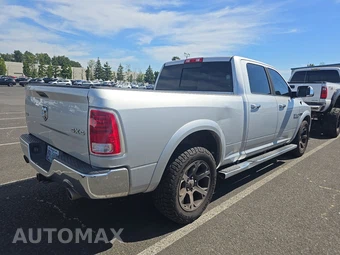 2016 Ram 1500 Laramie Crew Cab Medium Bed - miniatura 4