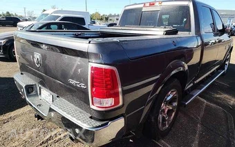 2016 Ram 1500 Laramie Crew Cab Medium Bed - miniatura 3