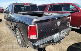 2016 Ram 1500 Laramie Crew Cab Medium Bed - miniatura 4