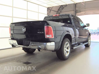 2016 Ram 1500 Laramie Crew Cab Medium Bed - miniatura 4