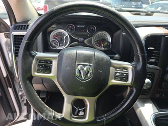 2016 Ram 1500 Laramie Crew Cab Medium Bed – miniatura 10